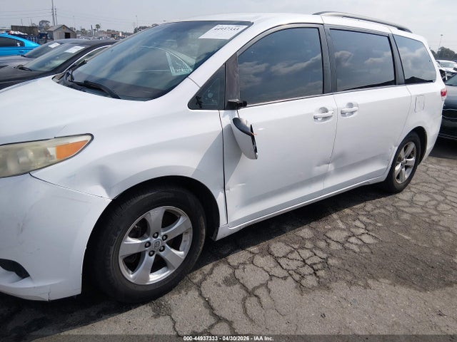 Toyota Sienna Le V6