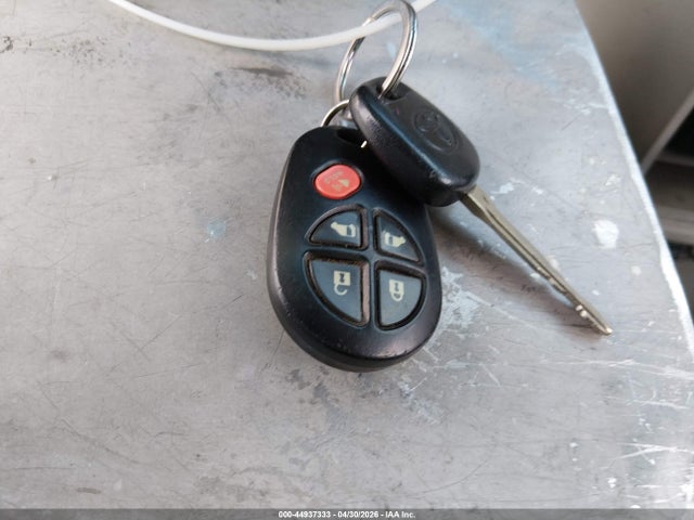 Toyota Sienna Le V6
