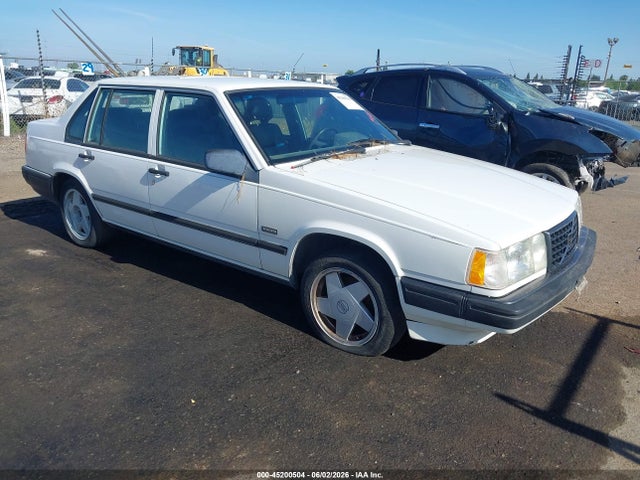 Salvage Volvo 940 Image