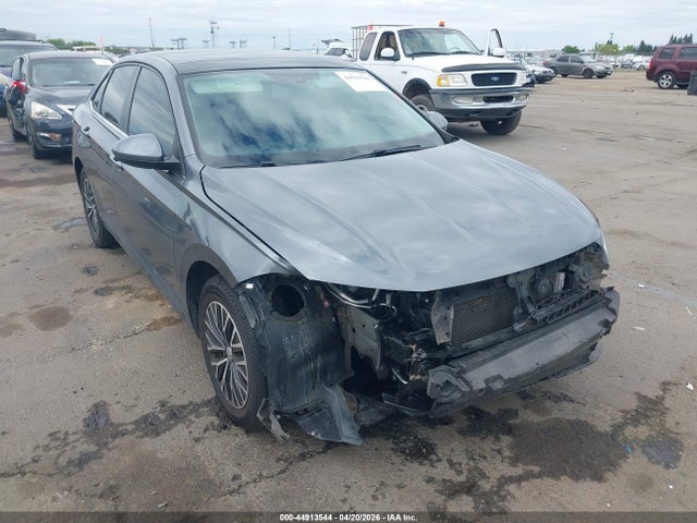 Salvage Volkswagen Jetta Image