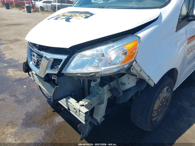 Nissan Nv