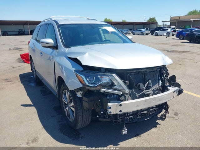 Salvage Nissan Pathfinder Image