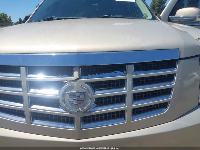 Cadillac Escalade Standard