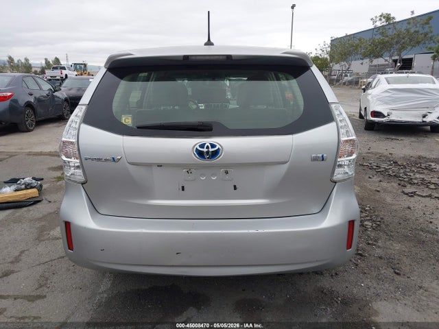 Toyota Prius v Five