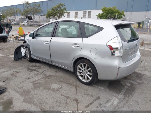 Toyota Prius v Five