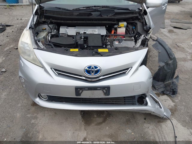 Toyota Prius v Five