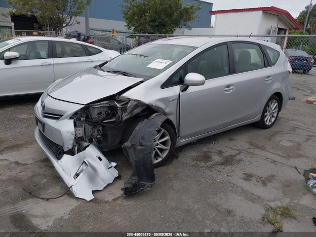 Toyota Prius v Five