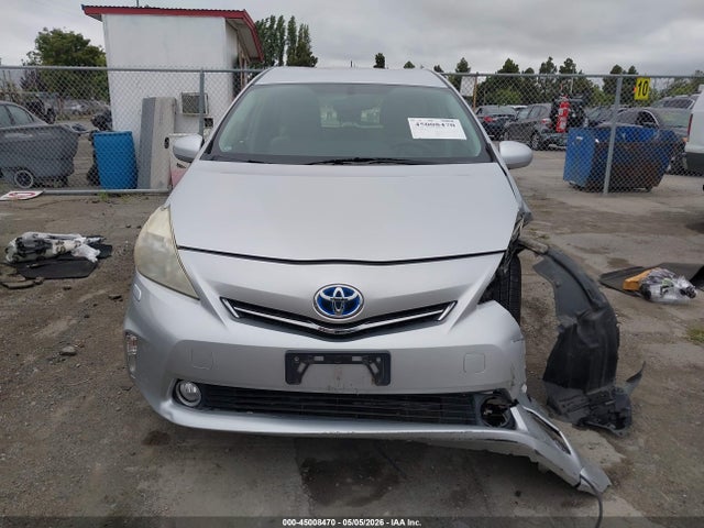 Toyota Prius v Five