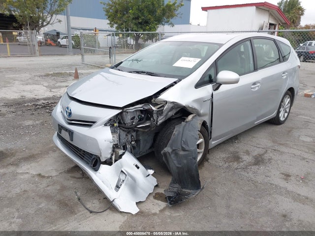 Toyota Prius v Five