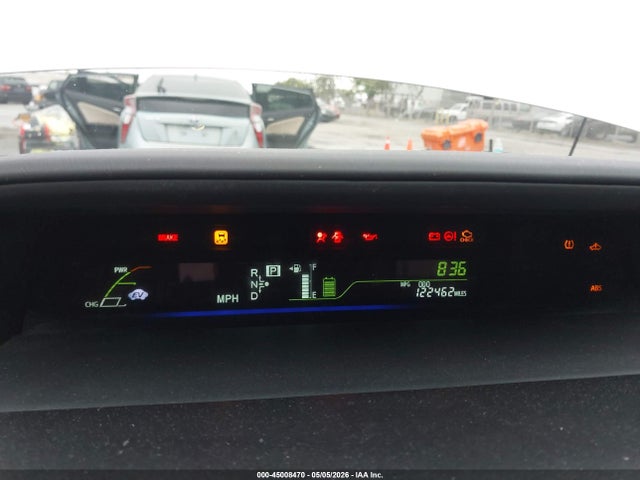 Toyota Prius v Five