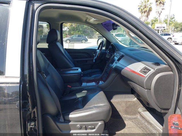 Cadillac Escalade Standard