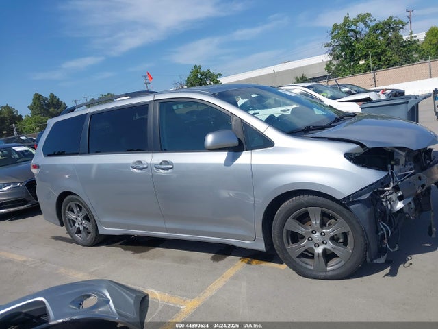 Toyota Sienna Se Premium 8 Passenger