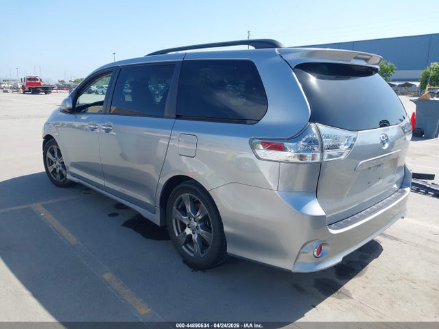 Toyota Sienna Se Premium 8 Passenger