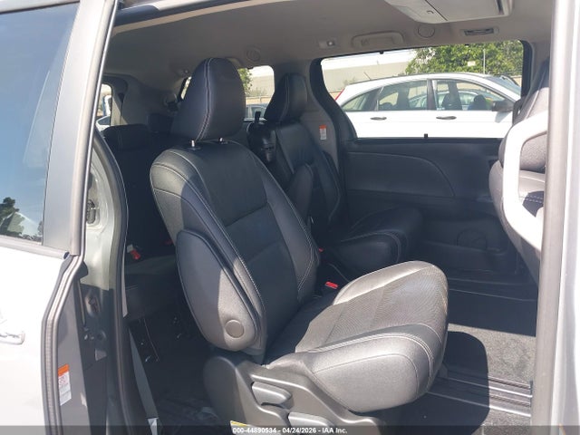 Toyota Sienna Se Premium 8 Passenger