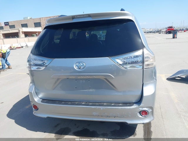 Toyota Sienna Se Premium 8 Passenger