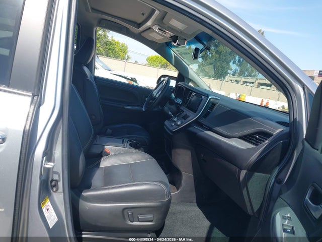 Toyota Sienna Se Premium 8 Passenger