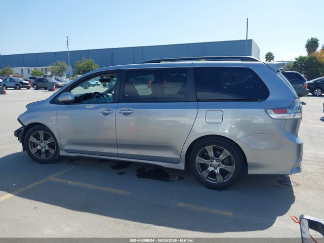 Toyota Sienna Se Premium 8 Passenger