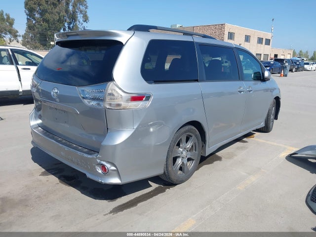 Toyota Sienna Se Premium 8 Passenger