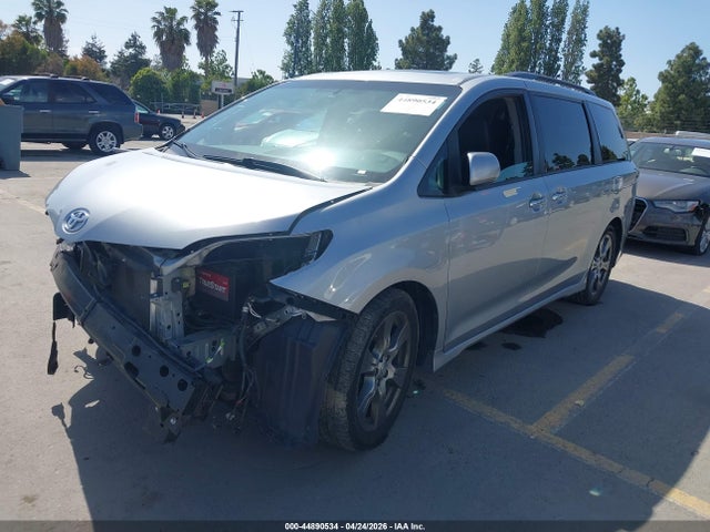 Toyota Sienna Se Premium 8 Passenger