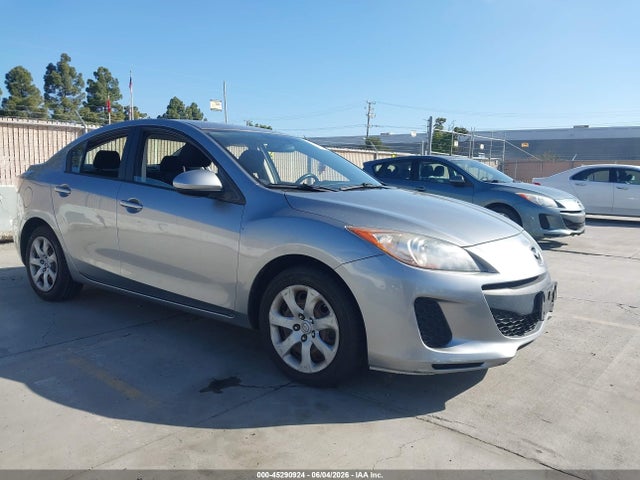 Salvage Mazda Mazda3 Image