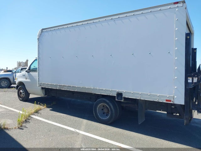 Ford E-350 Standard