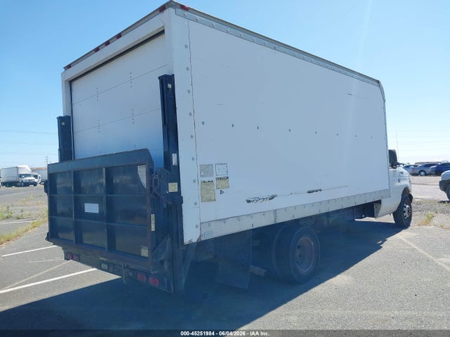 Ford E-350 Standard