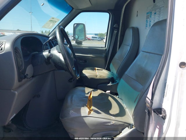 Ford E-350 Standard