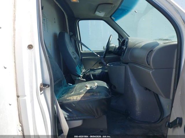 Ford E-350 Standard