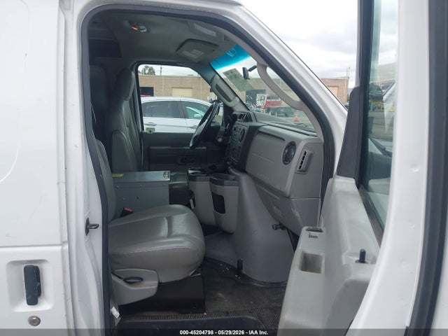 Ford E-150 Commercial