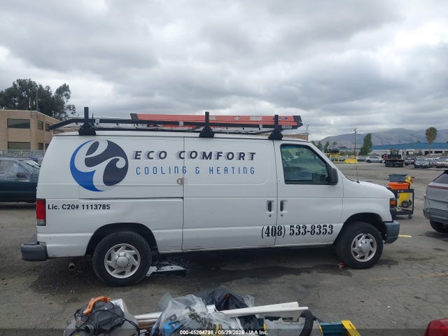Ford E-150 Commercial