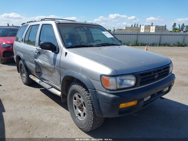 Salvage Nissan Pathfinder Image