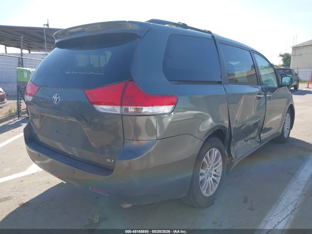Toyota Sienna Xle V6 8 Passenger