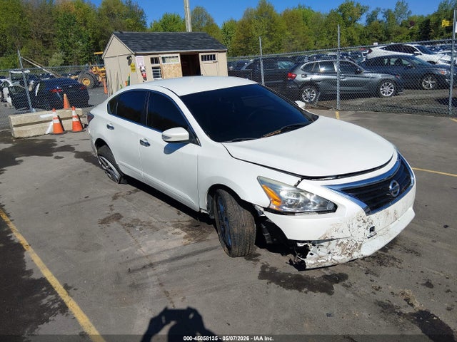 Salvage Nissan Altima Image