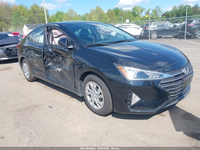 Salvage Hyundai ELANTRA Image