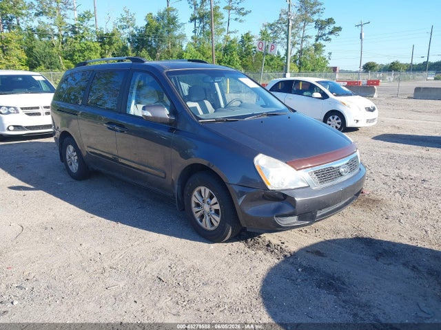 Salvage Kia Sedona Image