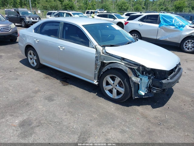 Salvage Volkswagen Passat Image