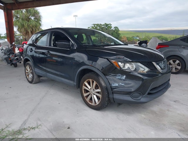 Salvage Nissan Rogue Image