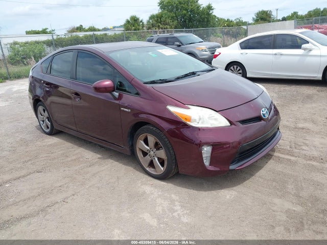Salvage Toyota Prius Image