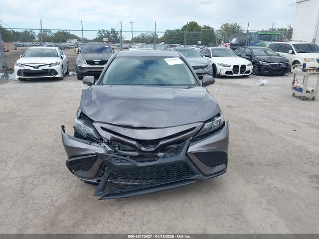 Toyota Camry Se Hybrid