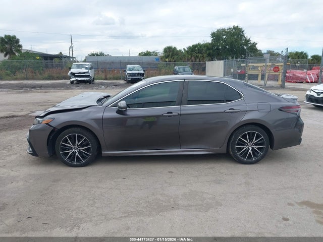 Toyota Camry Se Hybrid