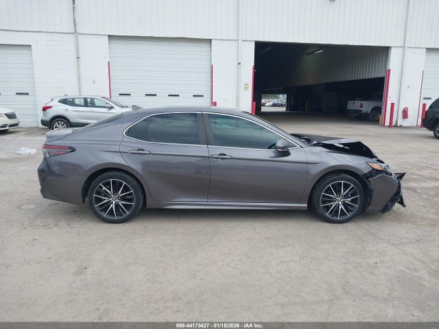Toyota Camry Se Hybrid