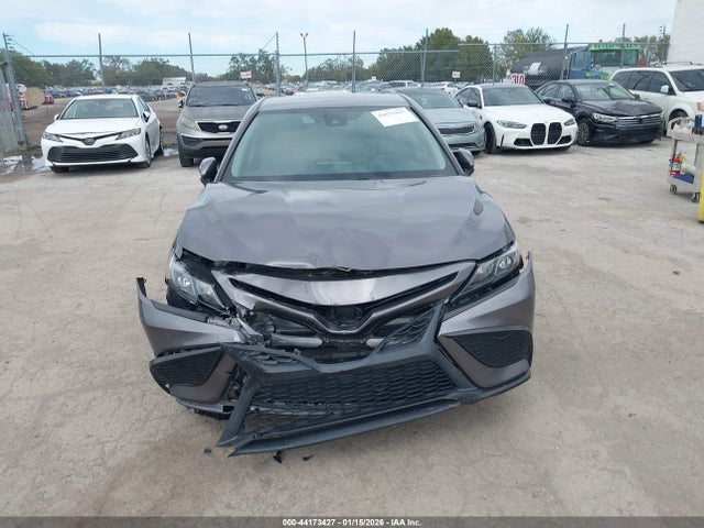 Toyota Camry Se Hybrid