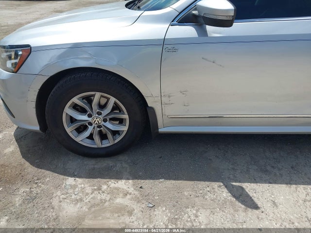 Volkswagen Passat 1.8t S