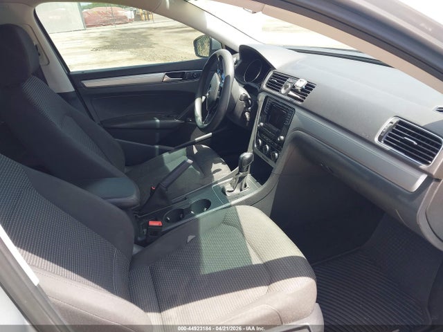 Volkswagen Passat 1.8t S