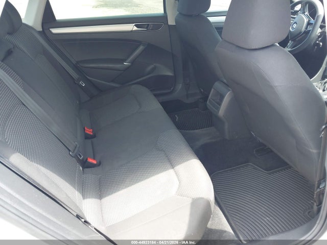 Volkswagen Passat 1.8t S