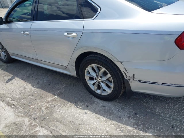 Volkswagen Passat 1.8t S