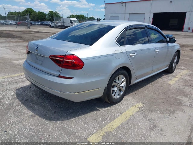 Volkswagen Passat 1.8t S