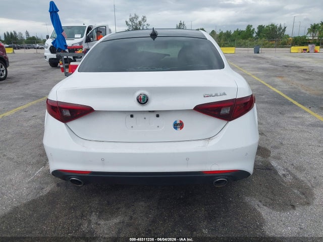 Alfa Romeo Giulia Ti Rwd
