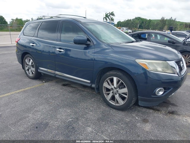 Salvage Nissan Pathfinder Image