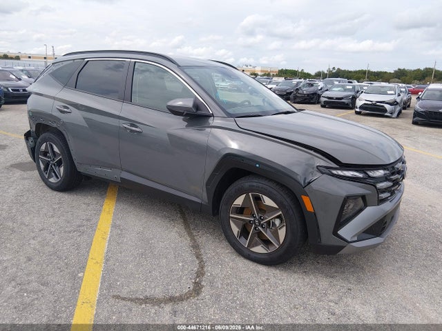 Salvage Hyundai TUCSON Image